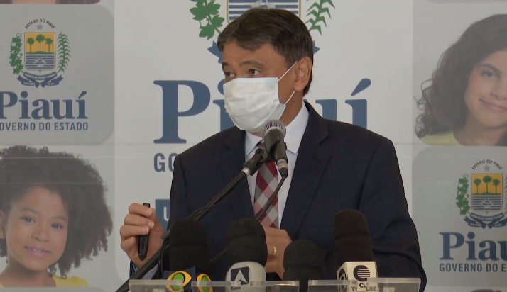 Governador Wellington Dias em entrevista coletiva